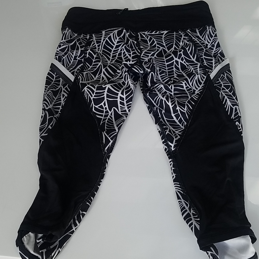 Lululemon fast and free 🍋reveal crop size 4 ❤️